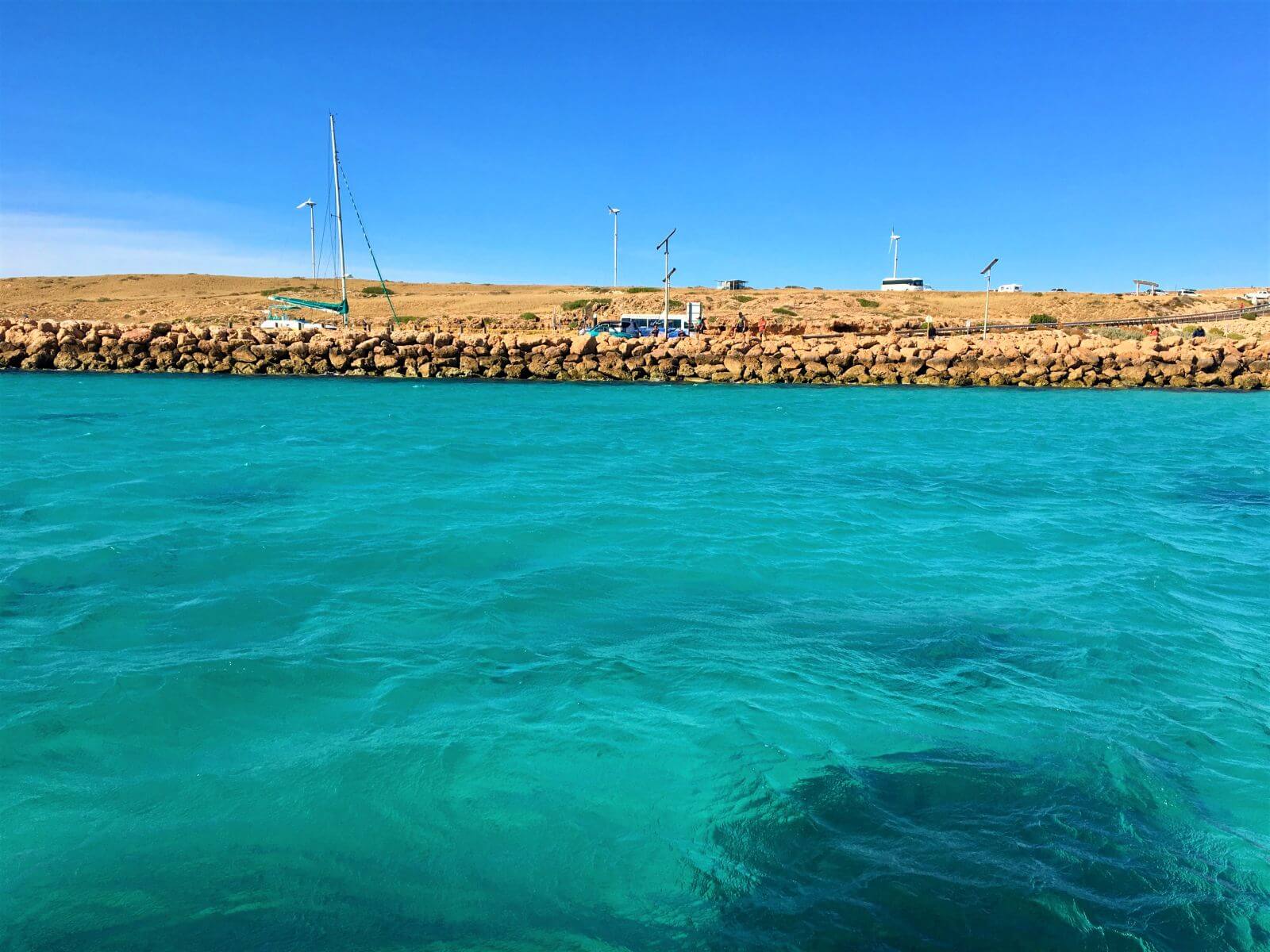 Türkisblaues Meer bei Coral Bay in Australien
