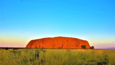 Roter Berg Ayers Rock - Uluru beim Sonnenuntergang in Australien