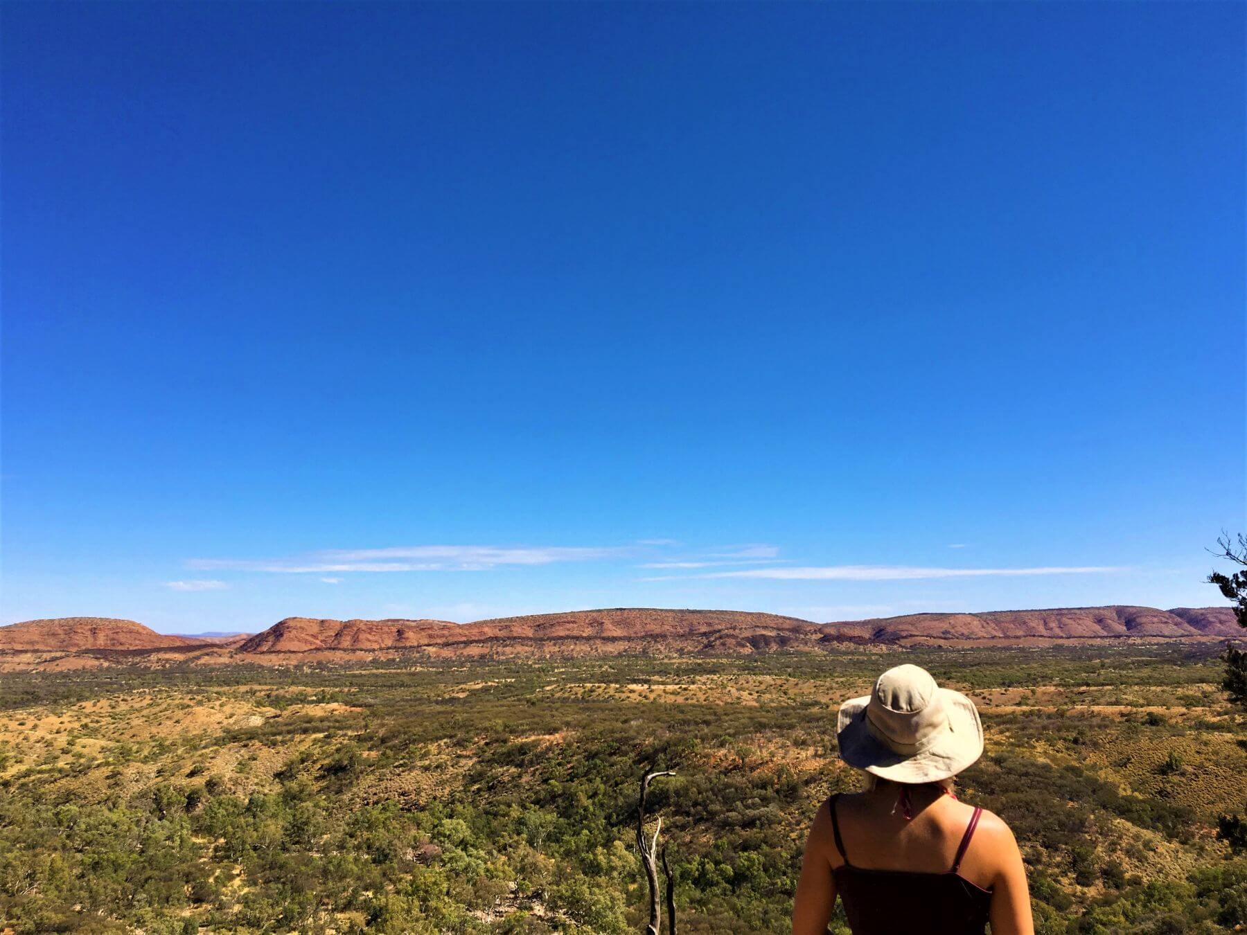 Blick auf die Weiten des West MacDonnel National Park in Australien
