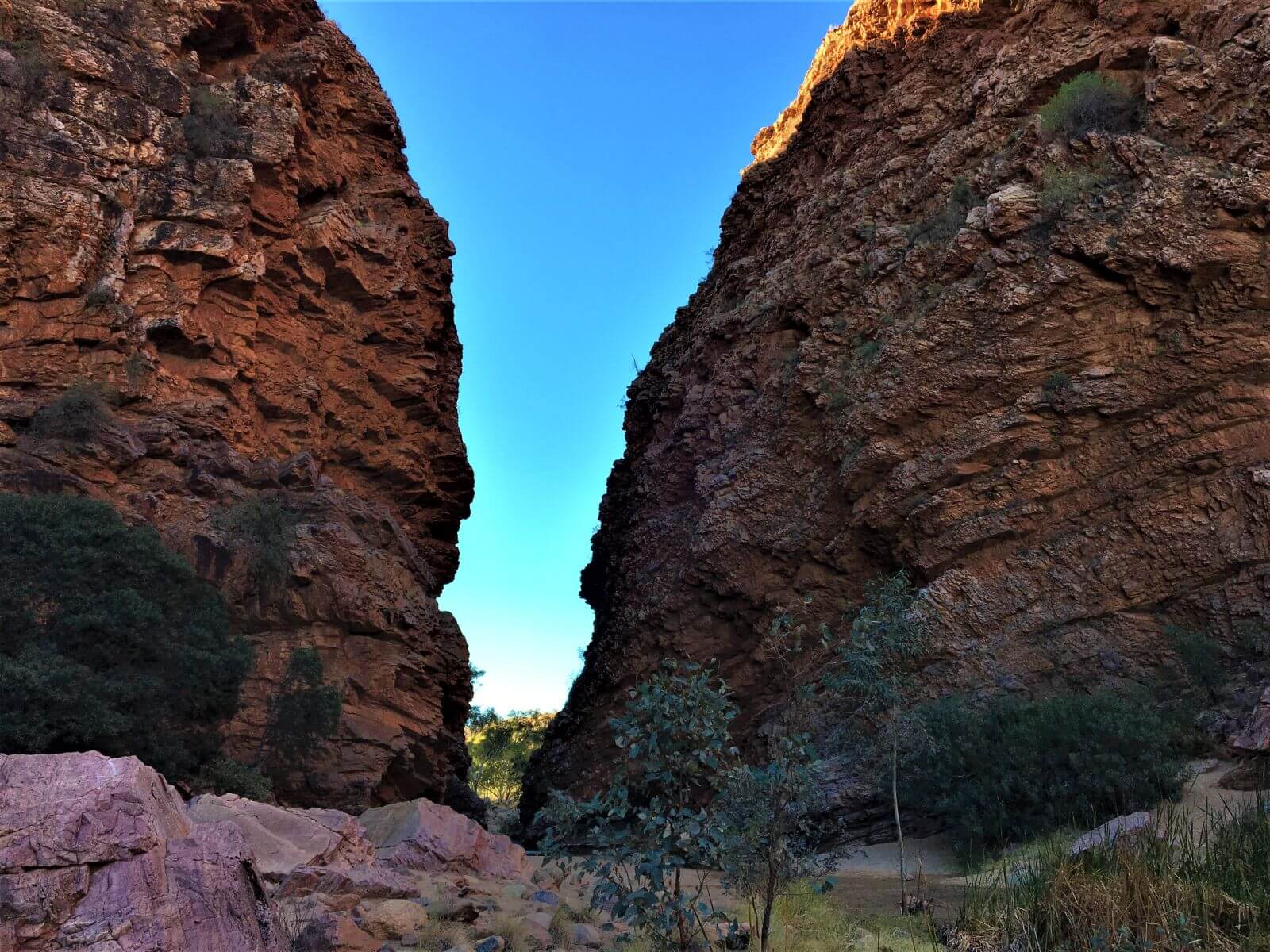 Felsspalte Simpsons Gap im West MacDonnell National Park