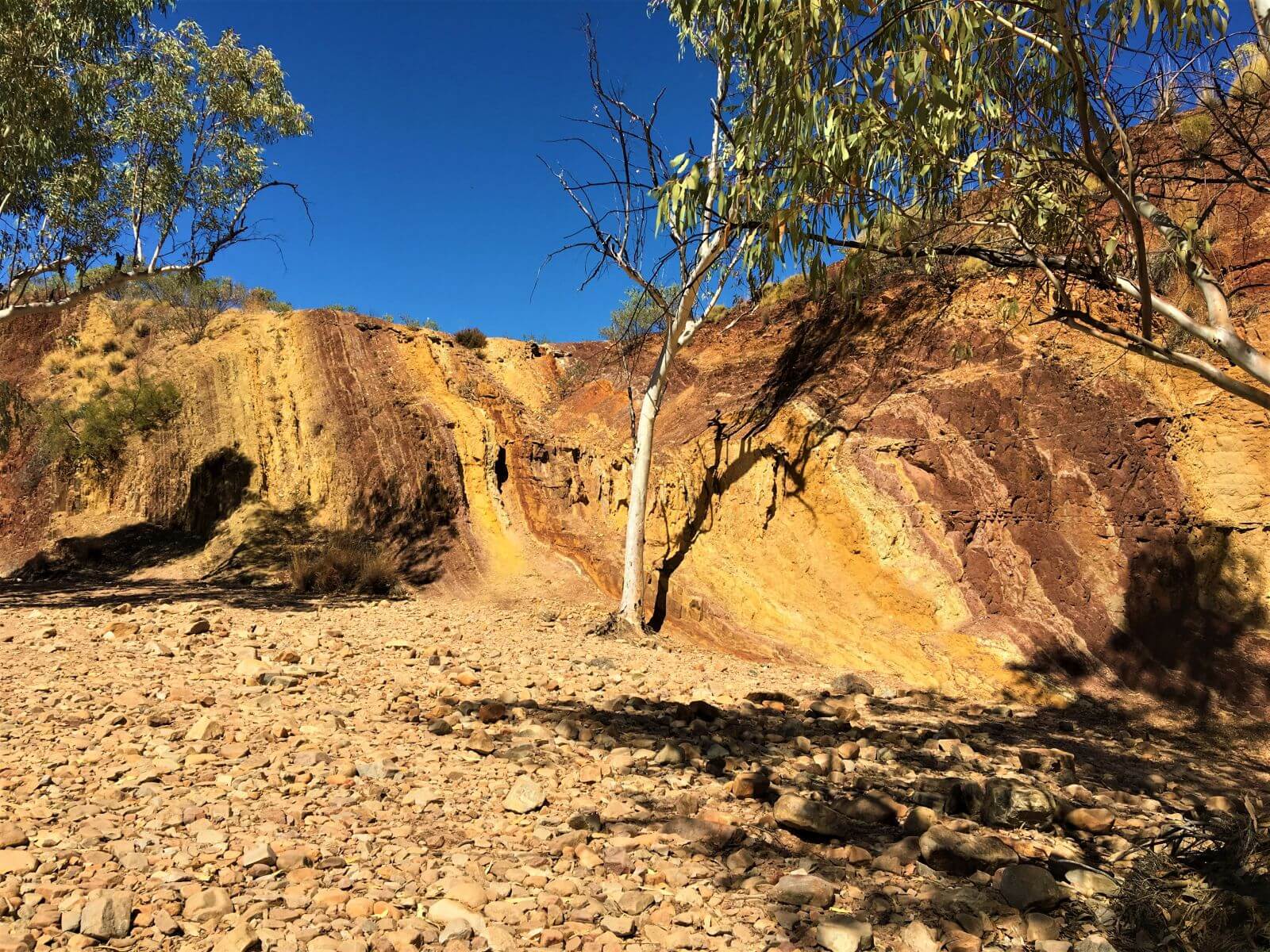 Gestreifte Felsen bei Alice Springs