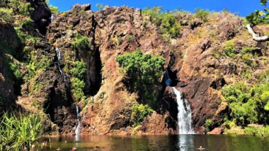 Schöner Wasserfall im Litchfield National Park - Wangi Falls