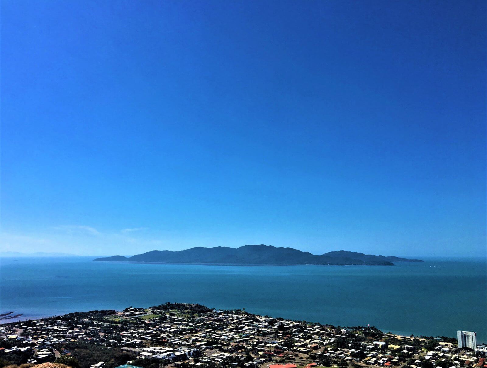 Aussicht auf Magnetic Island vom Castle Hill Lookout in Townsville