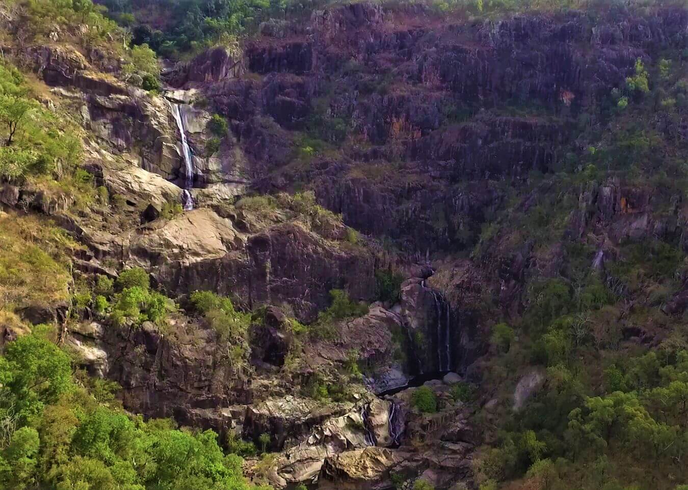 Wasserfall im Regenwald - Jourama Falls