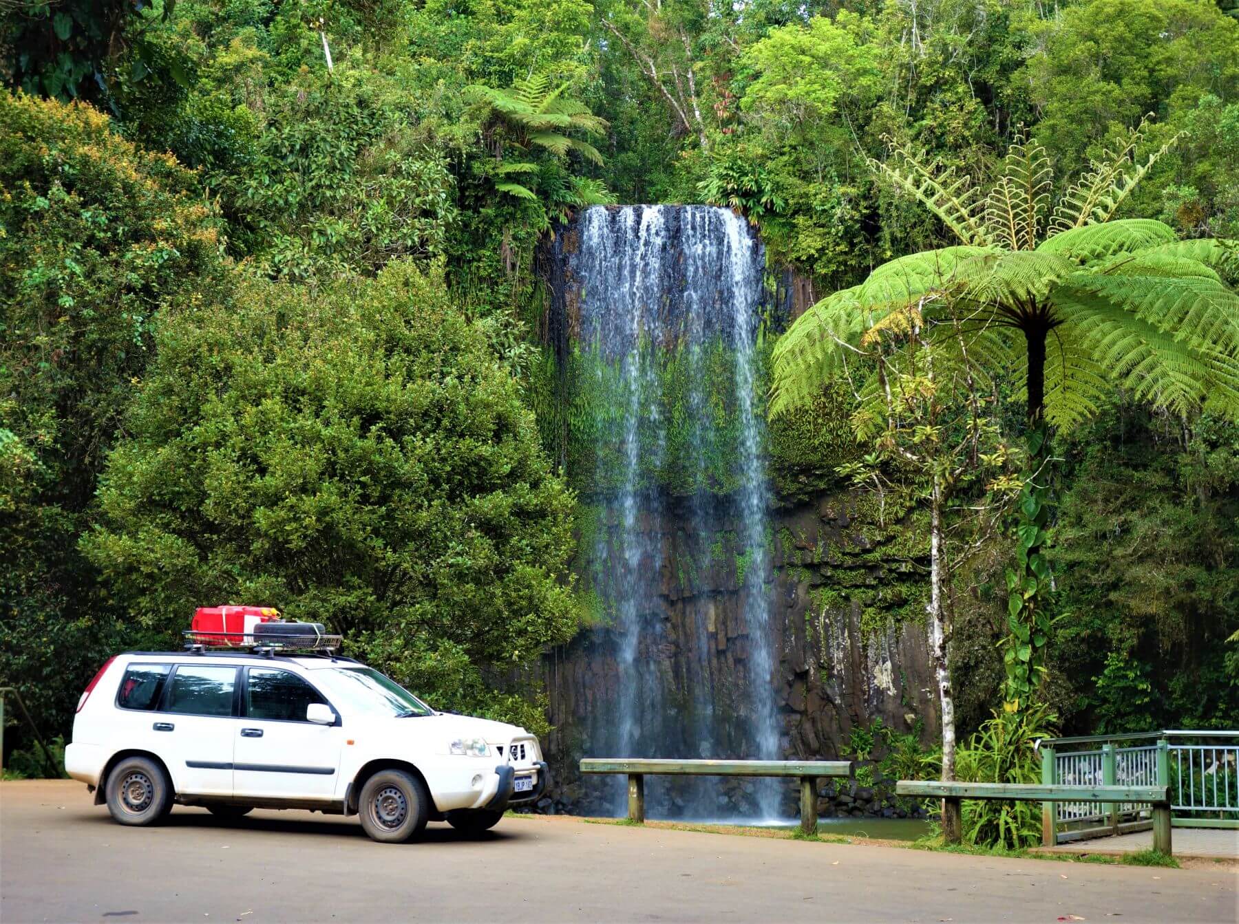 Der Wasserfall Millaa Millaa Falls in Australien